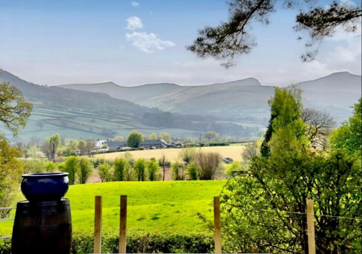 Mountain View Cottage, Hot Tub , Stunning Views Llanhamlach Eksteriør bilde